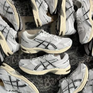 Brand New ASICS Gel-Kayano - Image 3