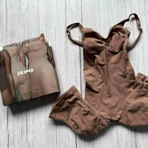 Skims Clothing pallets. - Image 14