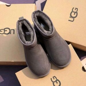 UGG shoes pallets. - Image 8