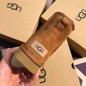 UGG shoes pallets. - Image 7