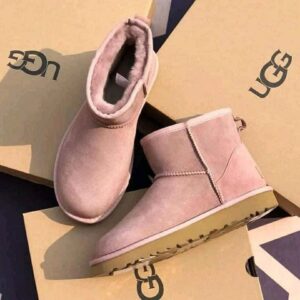 UGG shoes pallets. - Image 5
